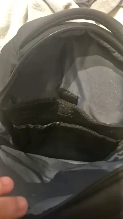 Mochila negra Victorinox con múltiples espacios - miniatura 2