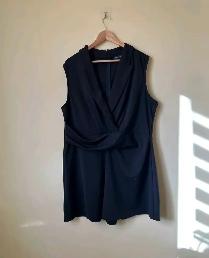 Enterito negro sin mangas elegante XXXL - 1