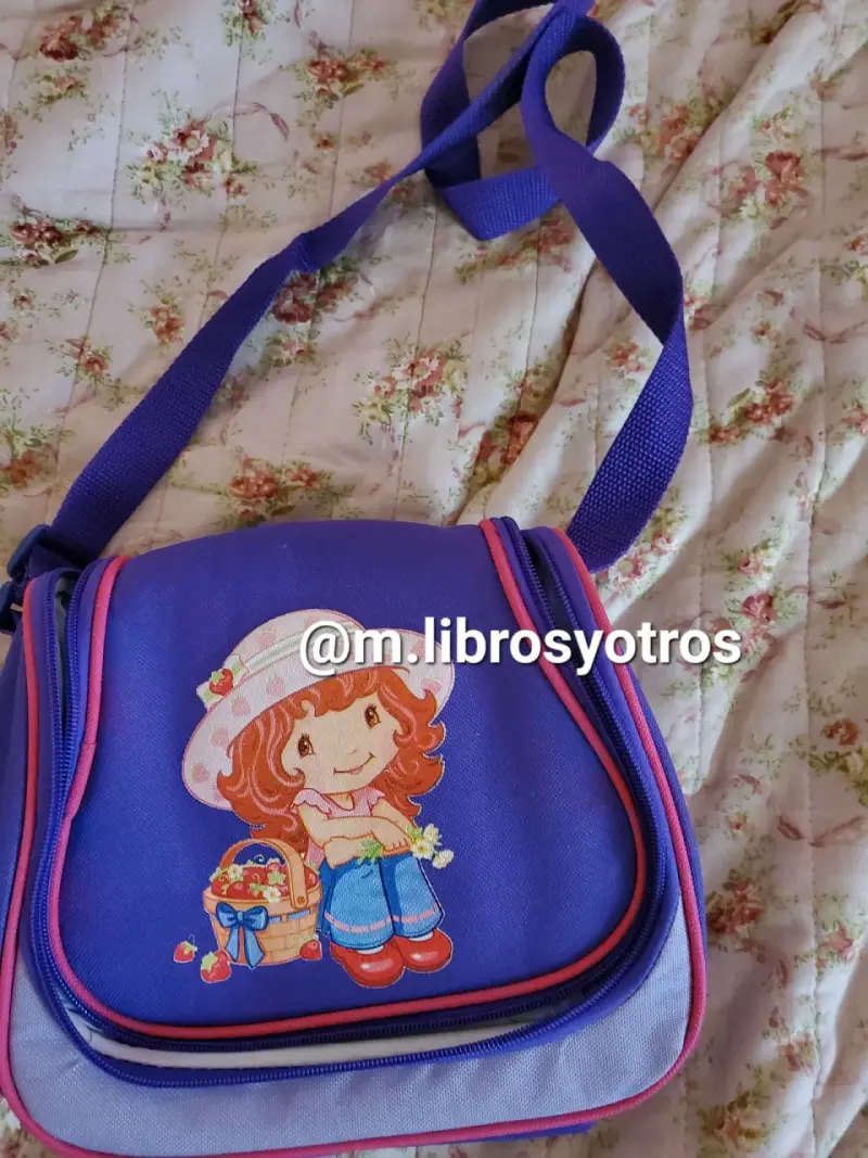 Bolso con diseño de frutillita - 1