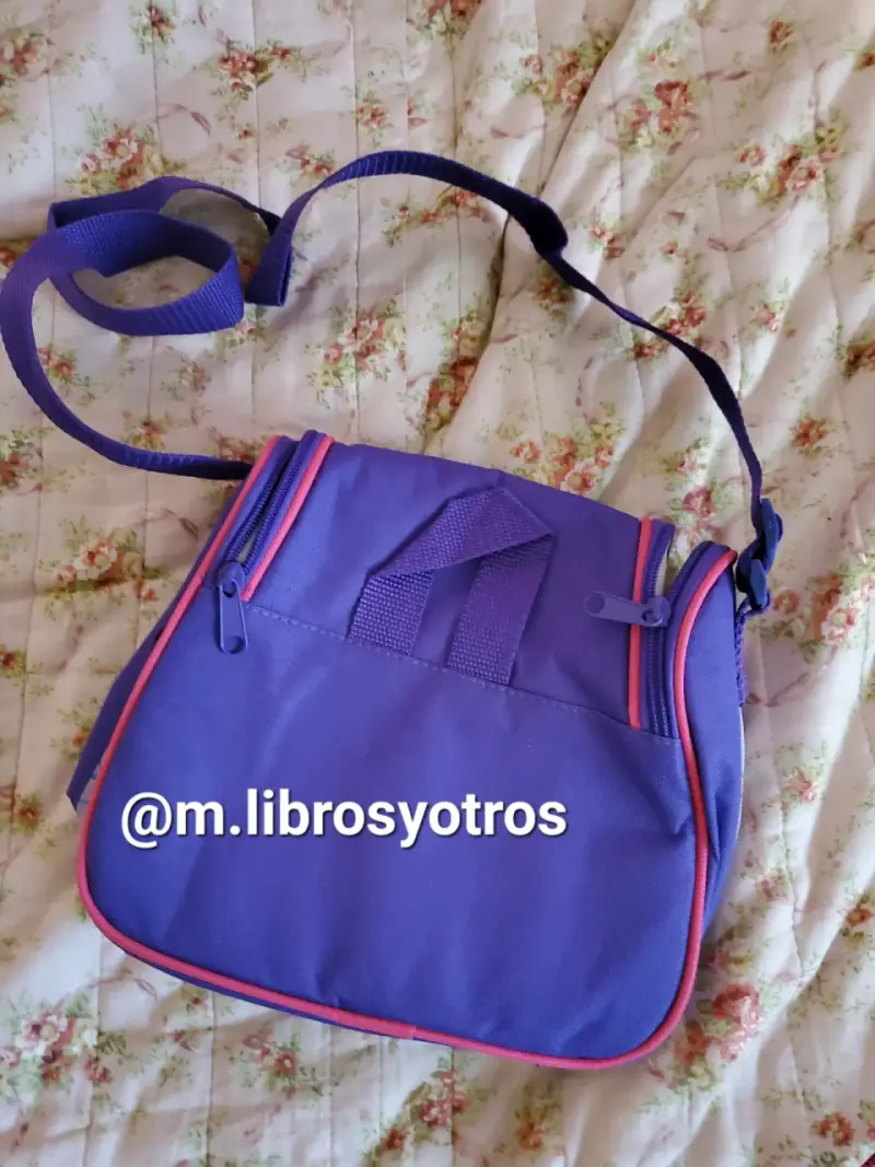 Bolso con diseño de frutillita - 2