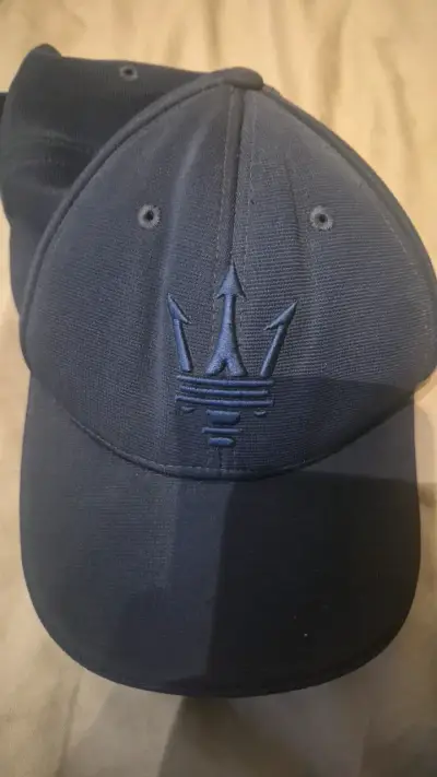 Gorra azul Maserati con logo bordado - miniatura 1