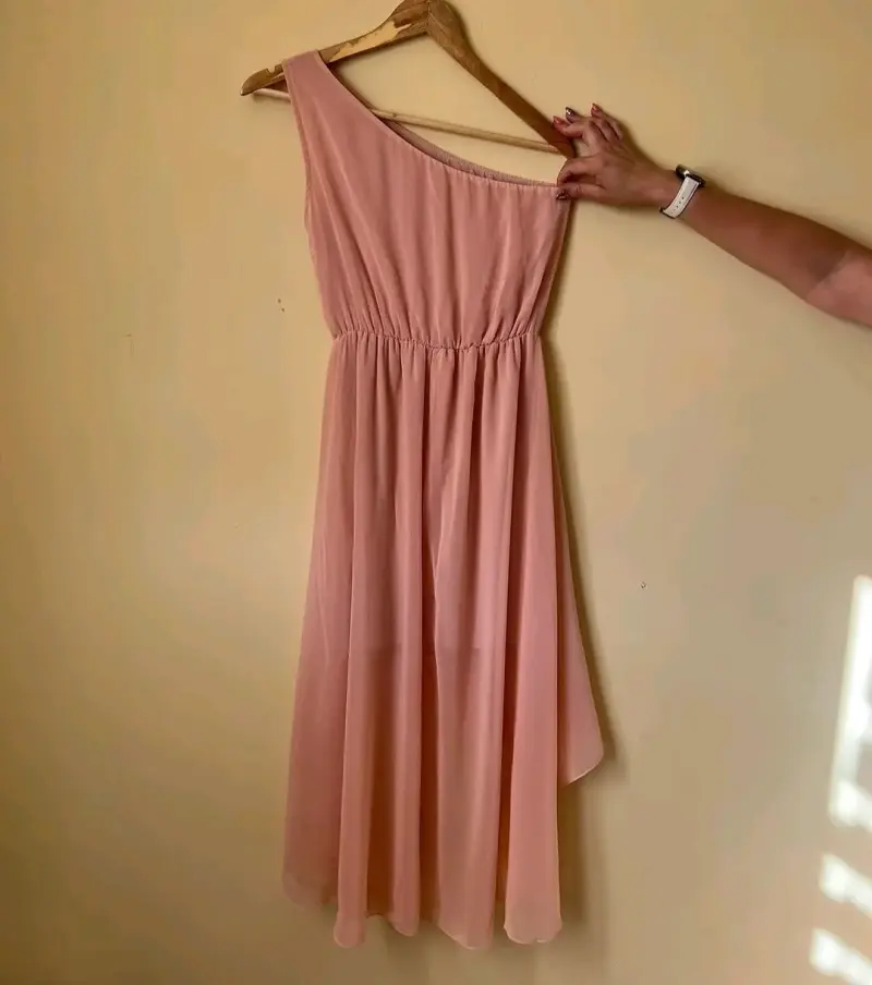 Vestido asimétrico rosa claro elegante - 1