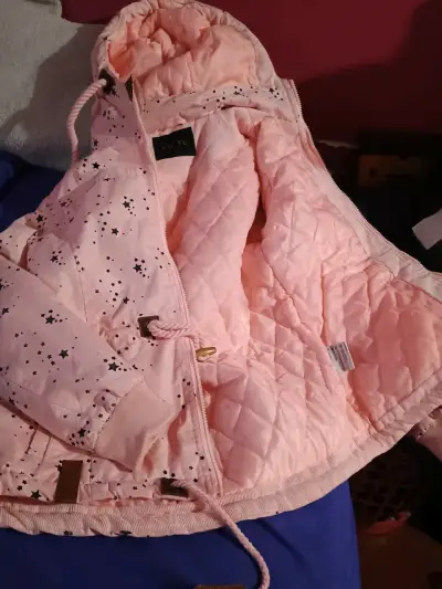 Chaqueta de invierno rosa con estrellas para niña - miniatura 3