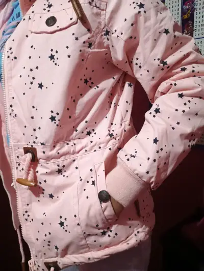 Chaqueta de invierno rosa con estrellas para niña - miniatura 6