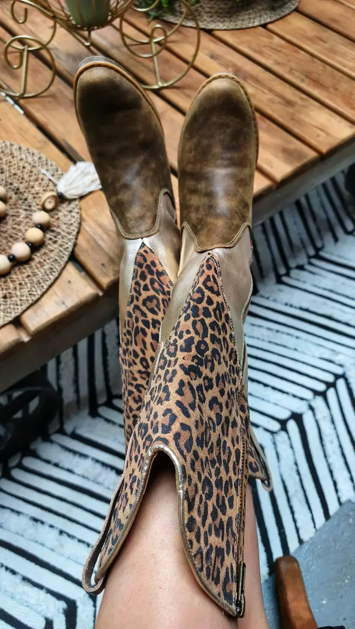 Botas vaqueras de cuero con estampado animal print - 2