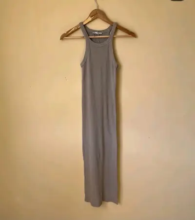 Vestido largo sin mangas beige - miniatura 1