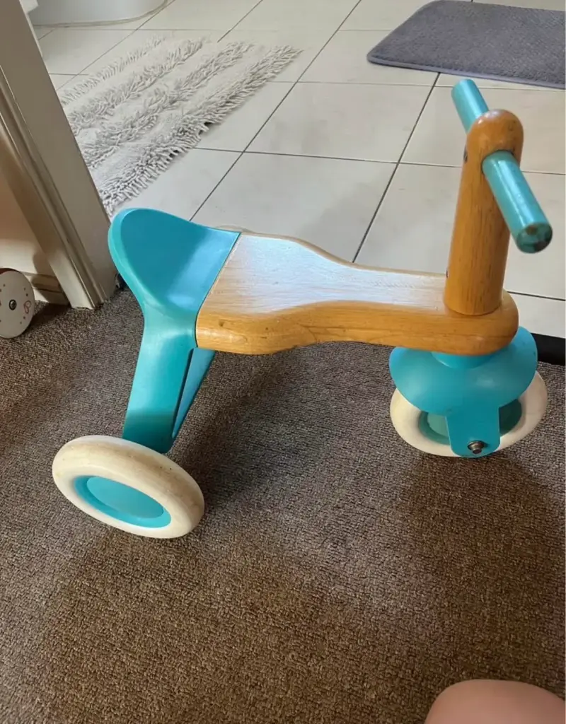 Triciclo de madera para niños color azul