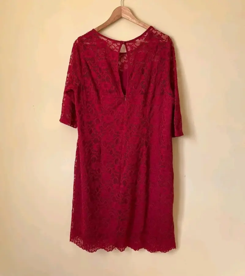Vestido de encaje rojo elegante - 2