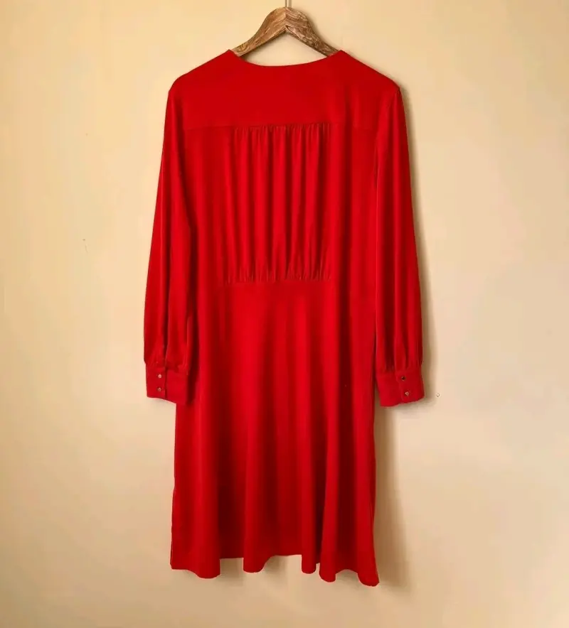 Vestido rojo elegante de manga larga - 2