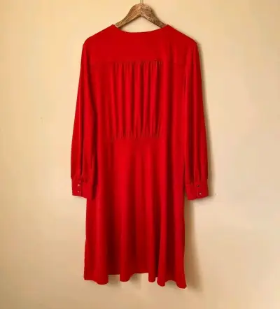 Vestido rojo elegante de manga larga - miniatura 2