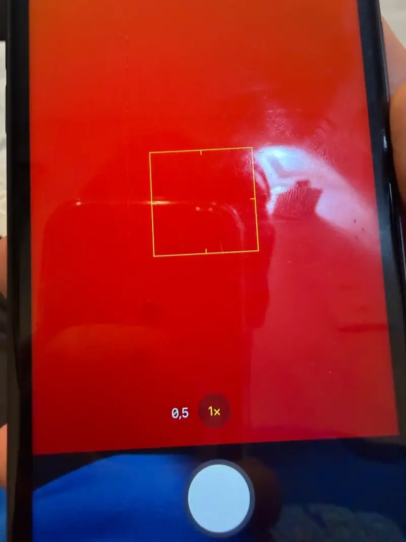 iPhone 11 en buen estado con rayas y mancha camara - 3
