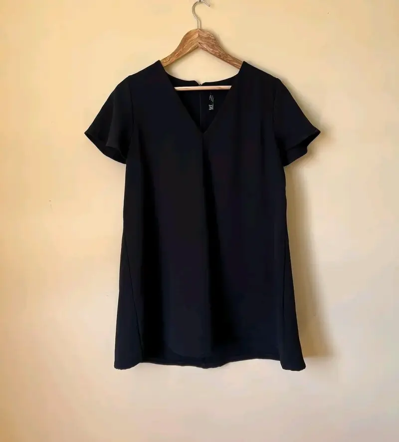 Vestido negro casual para mujer - 1