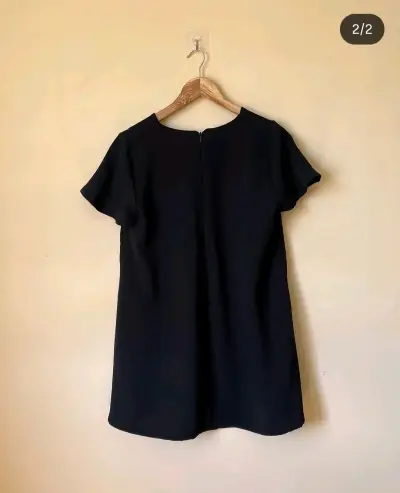 Vestido negro casual para mujer - miniatura 2