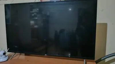 Televisor AOC 43 pulgadas en buen estado - miniatura 3