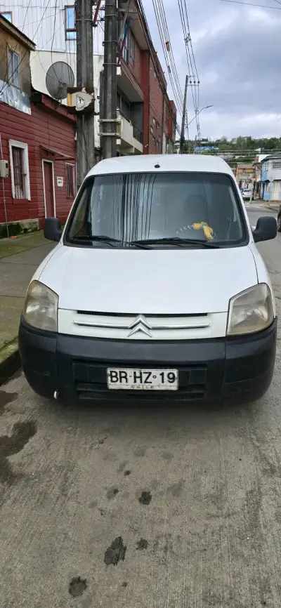 Furgón Citroën Berlingo usado en buen estado - miniatura 1