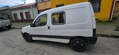 Furgón Citroën Berlingo usado en buen estado - miniatura 4