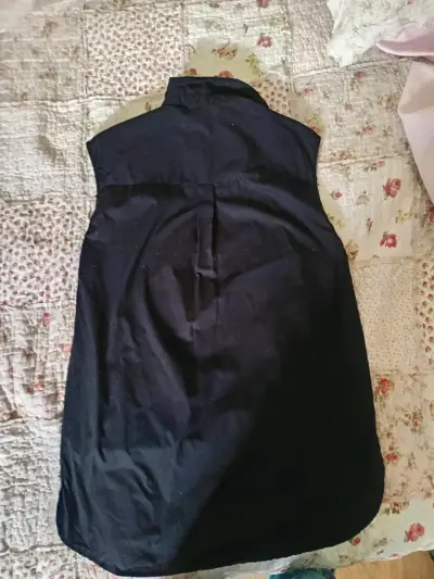 Blusa sin mangas negra con cadena - miniatura 2