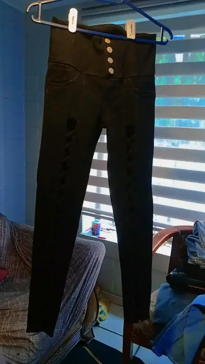 Pantalones negros talla M con diseño trenzado - miniatura 1
