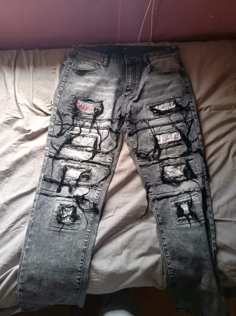 Jeans rasgados gris oscuro estilo urbano - 1