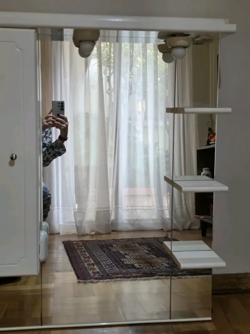 Espejo de baño con estantes y luz integrada - 3