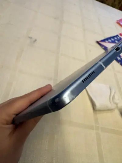 Tablet Samsung S6 lite con funda azul y lapiz - miniatura 2