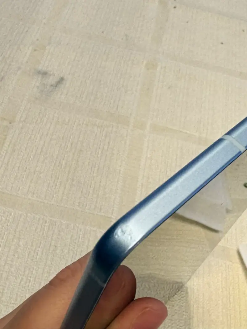Tablet Samsung S6 lite con funda azul y lapiz - 3