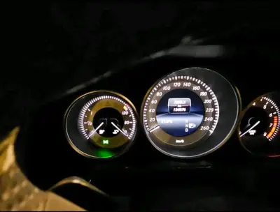 2013 Mercedes-Benz e 500 v8 biturbo - miniatura 4
