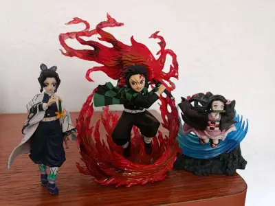 Figuras de colección Demon Slayer Nezuko, Tanjiro y Shinobu - miniatura 4