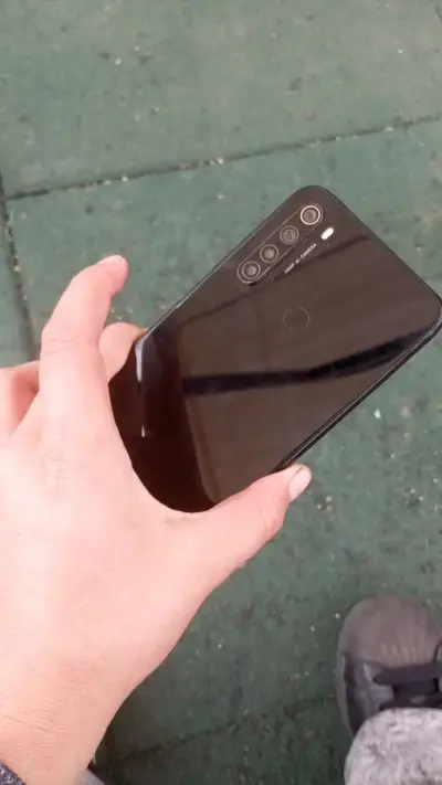 Smartphone Redmi con cámara cuádruple - miniatura 2