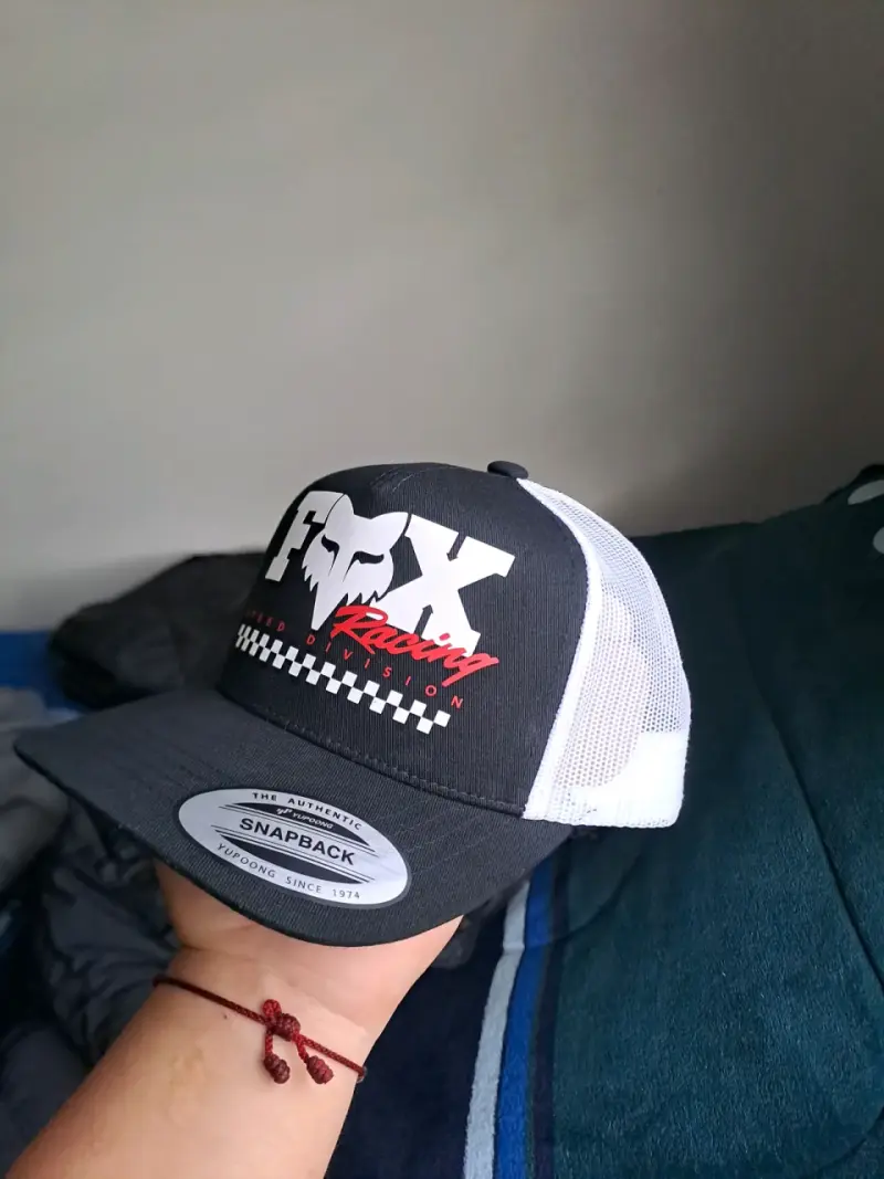 Gorra Fox Racing Snapback Negra y Blanca nueva - 1