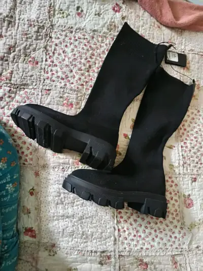 Botas negras de caña alta con suela gruesa - miniatura 1