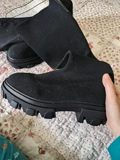 Botas negras de caña alta con suela gruesa - miniatura 2