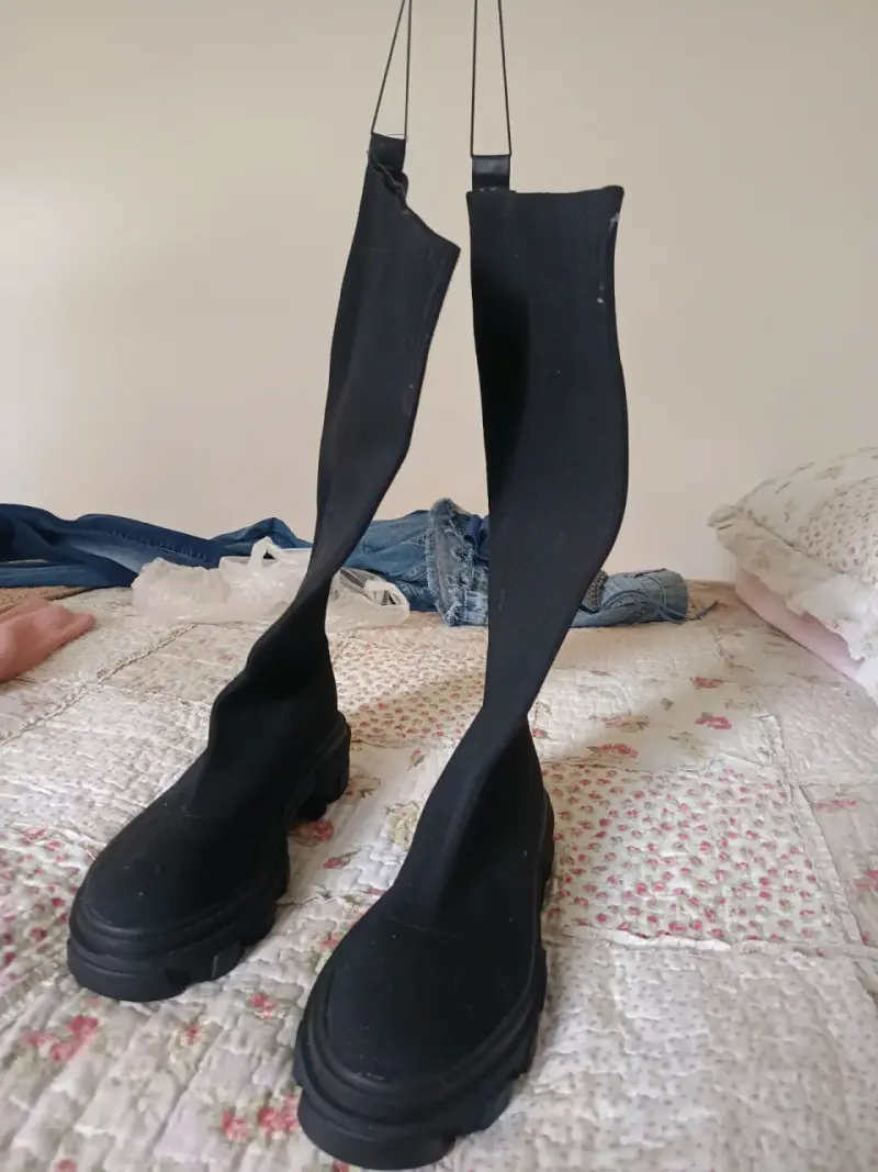 Botas negras de caña alta con suela gruesa - 4