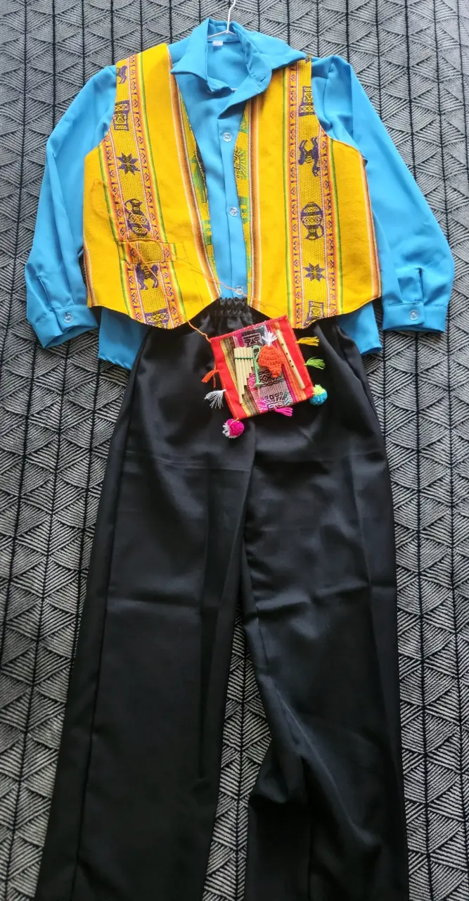 Traje típico andino para niño con chaleco colorido - 1