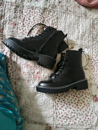 Botines Negros de Cuero Forever 21 con Plataforma - miniatura 1