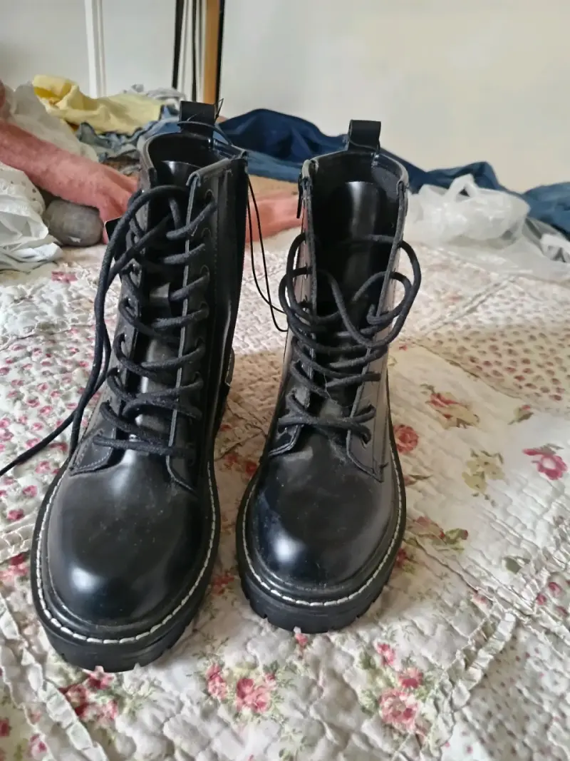Botines Negros de Cuero Forever 21 con Plataforma - 2