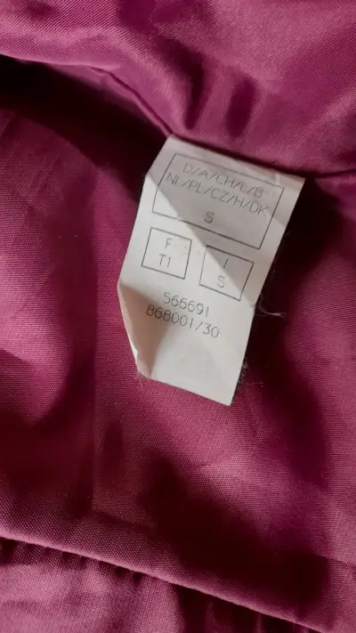 Chaqueta corta de cuero sintético morado con diseño de serpiente - miniatura 3