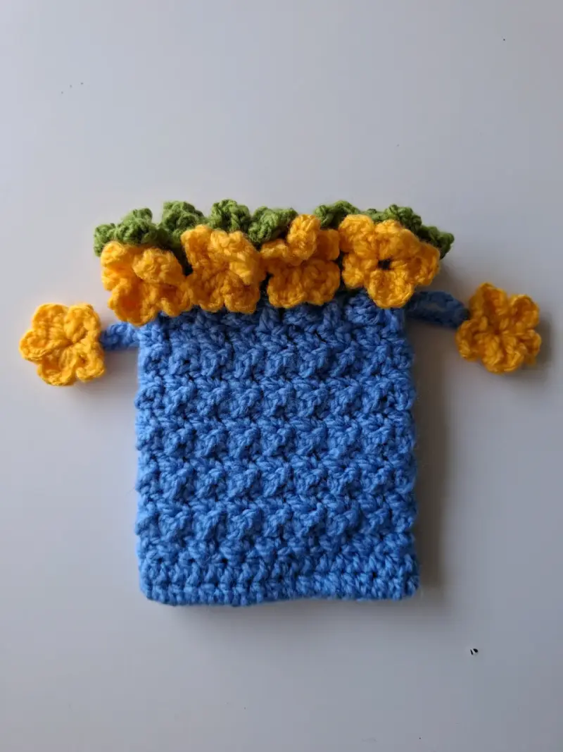 Bolsa de crochet azul con flores amarillas - 2