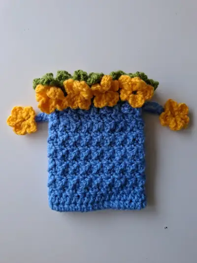 Bolsa de crochet azul con flores amarillas - miniatura 2