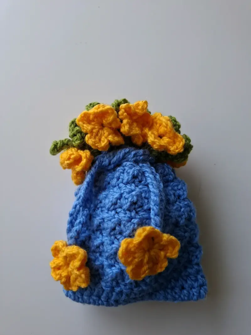 Bolsa de crochet azul con flores amarillas - 3