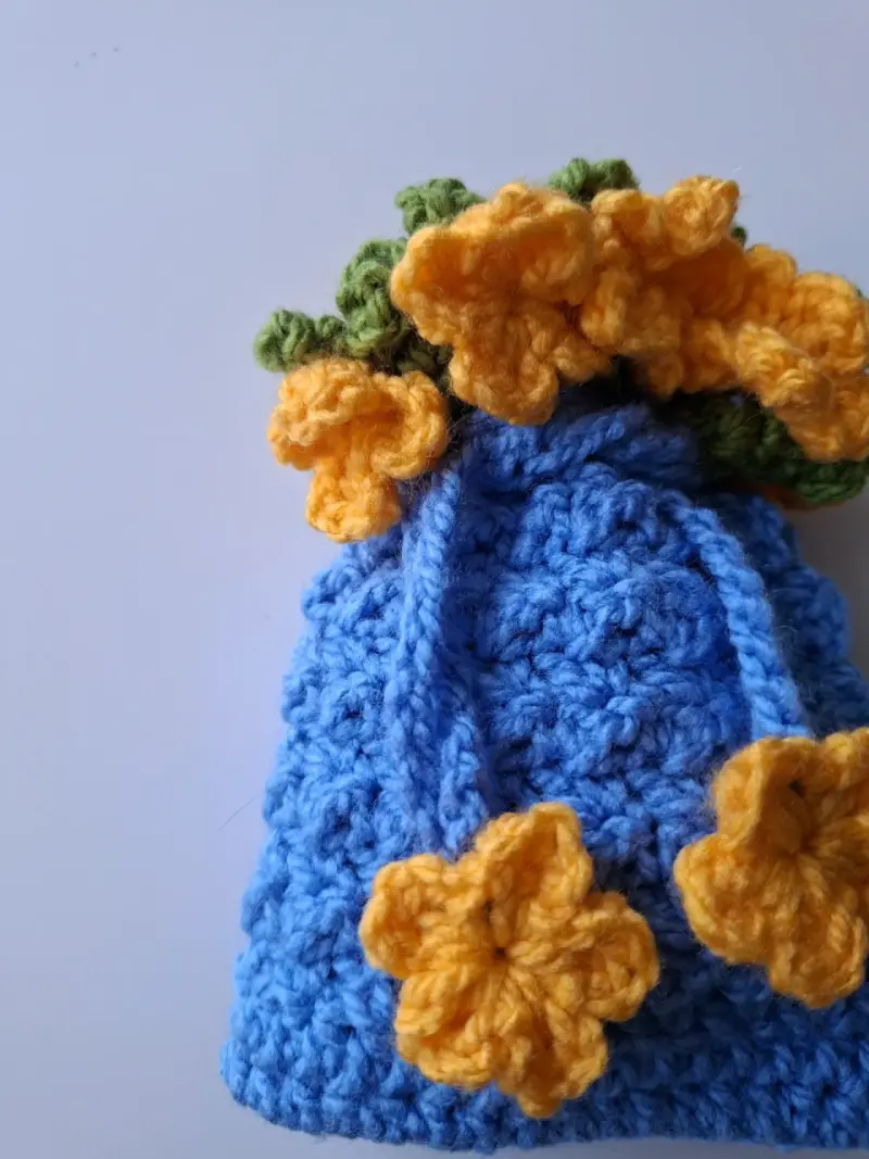 Bolsa de crochet azul con flores amarillas - 4
