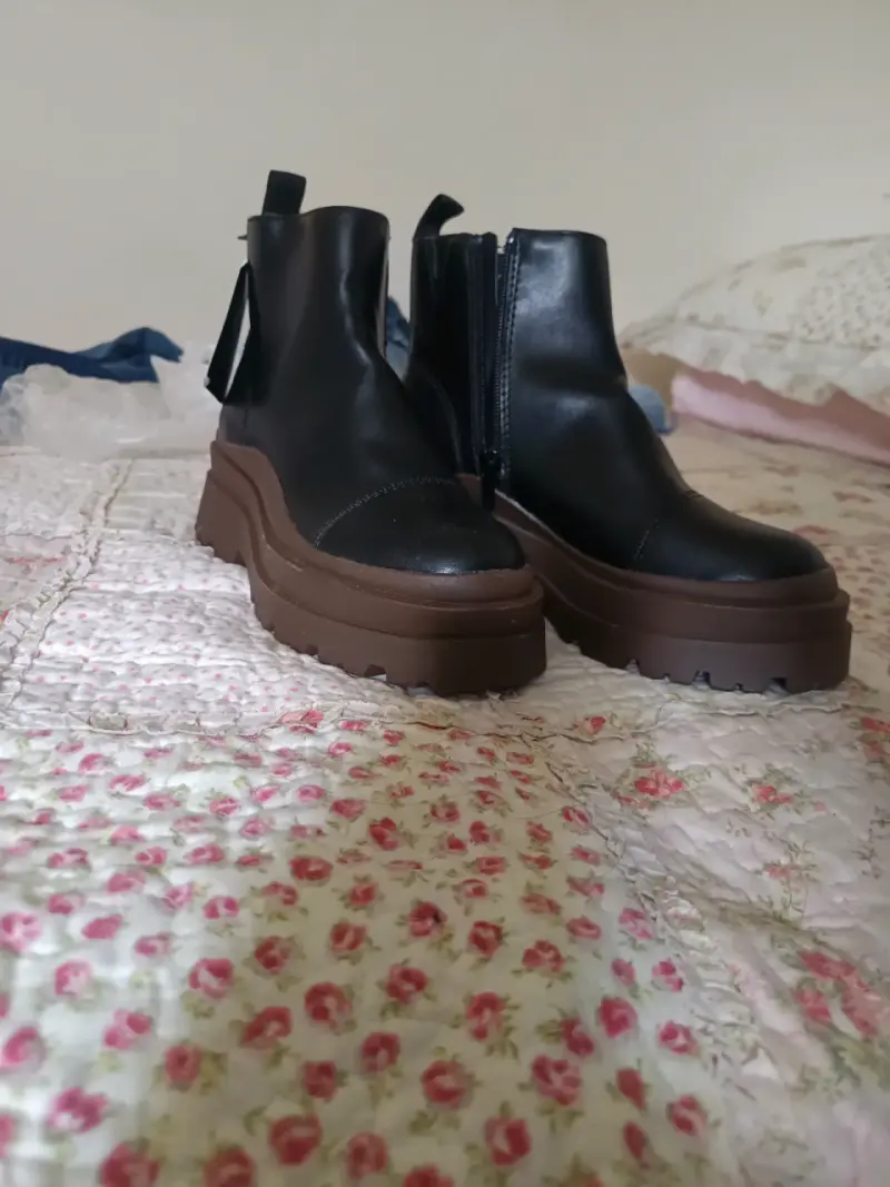 Botines negros con plataforma gruesa
