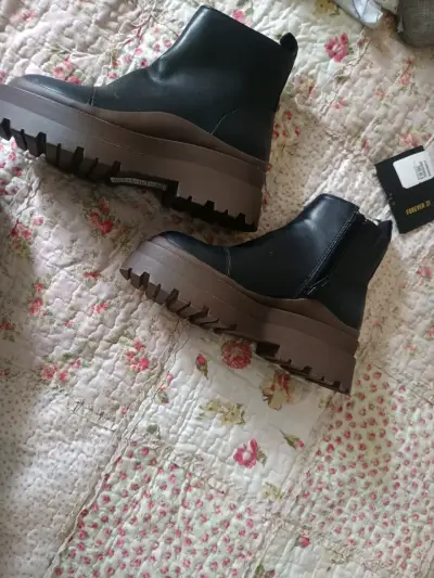 Botines negros con plataforma gruesa - miniatura 2
