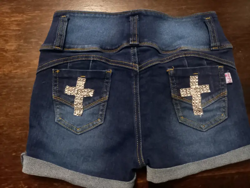 Shorts de mezclilla azul con detalles decorativos - 3
