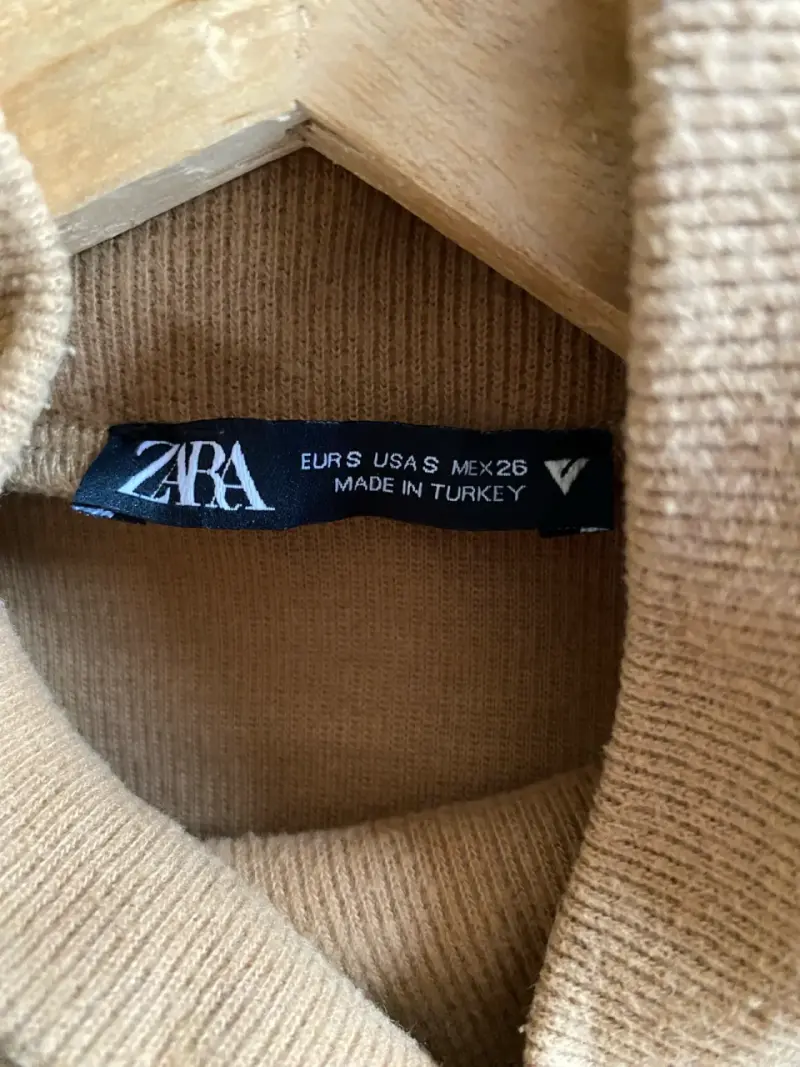 Polera de cuello alto color camel Zara - 2