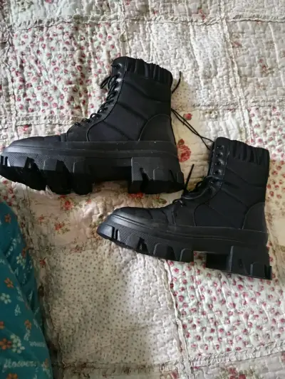 Botas negras de plataforma Forever 21 - miniatura 2
