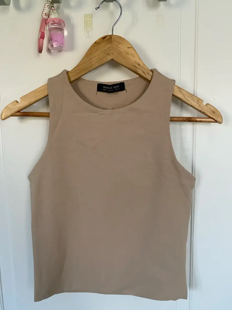 Polera sin mangas negra y beige Basement - 4
