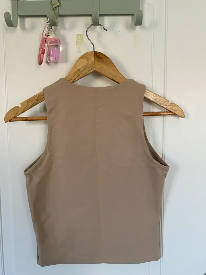 Polera sin mangas negra y beige Basement - 5