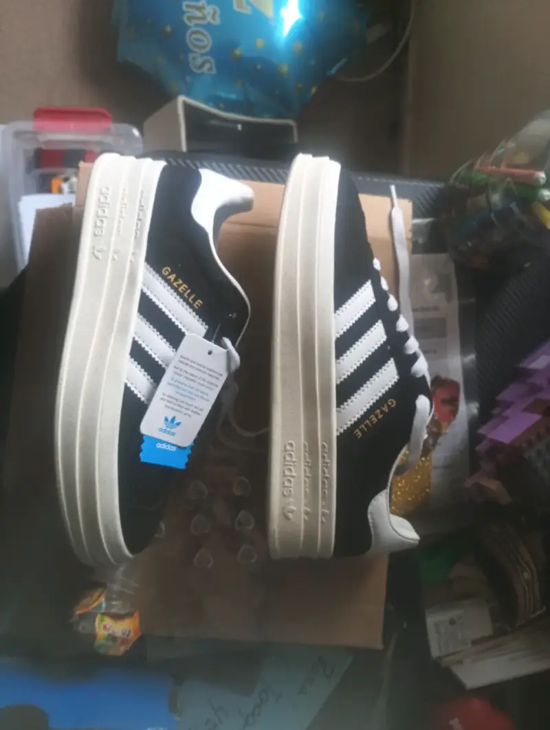Zapatillas Adidas Gazelle negras y blancas