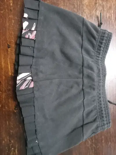 Falda deportiva negra Adidas con pliegues - miniatura 2